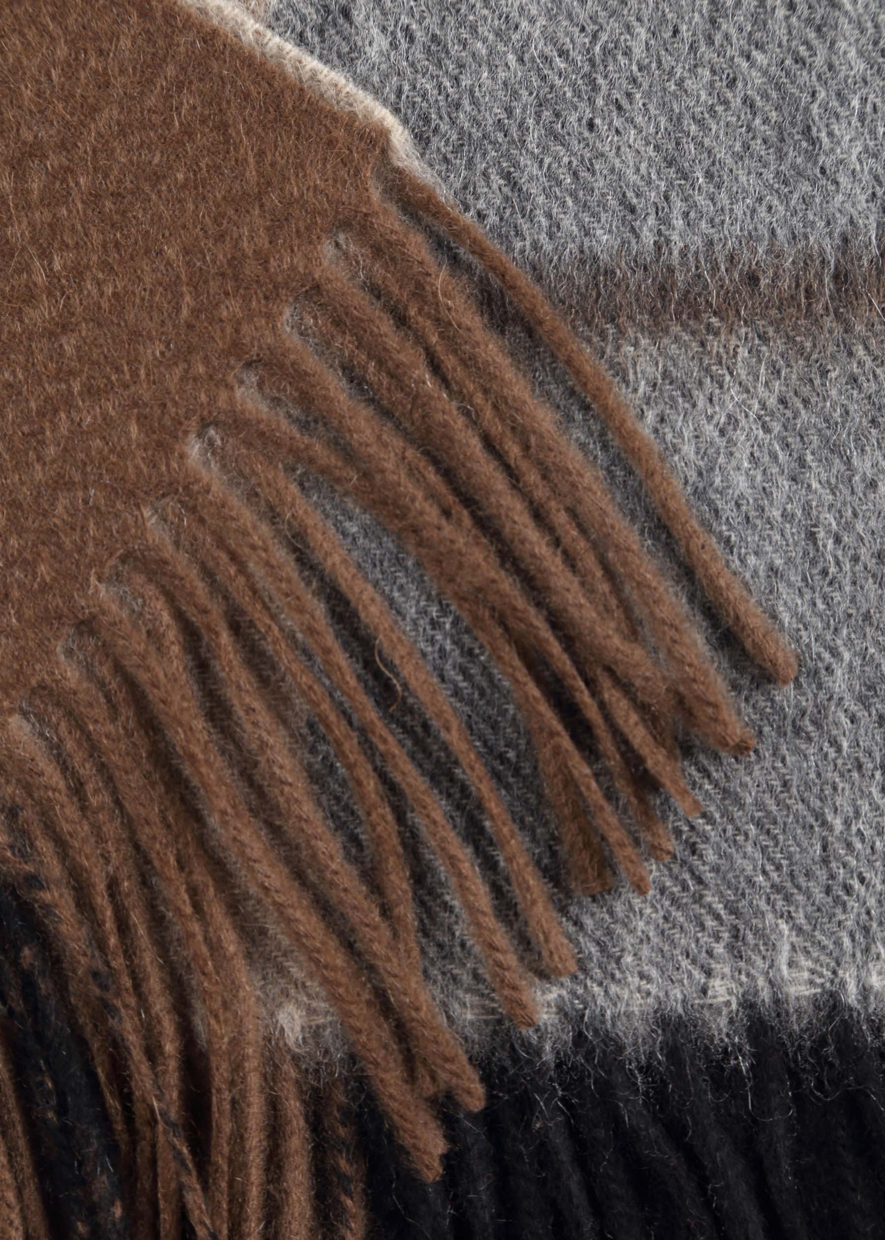 Cremisi Checked Shawl