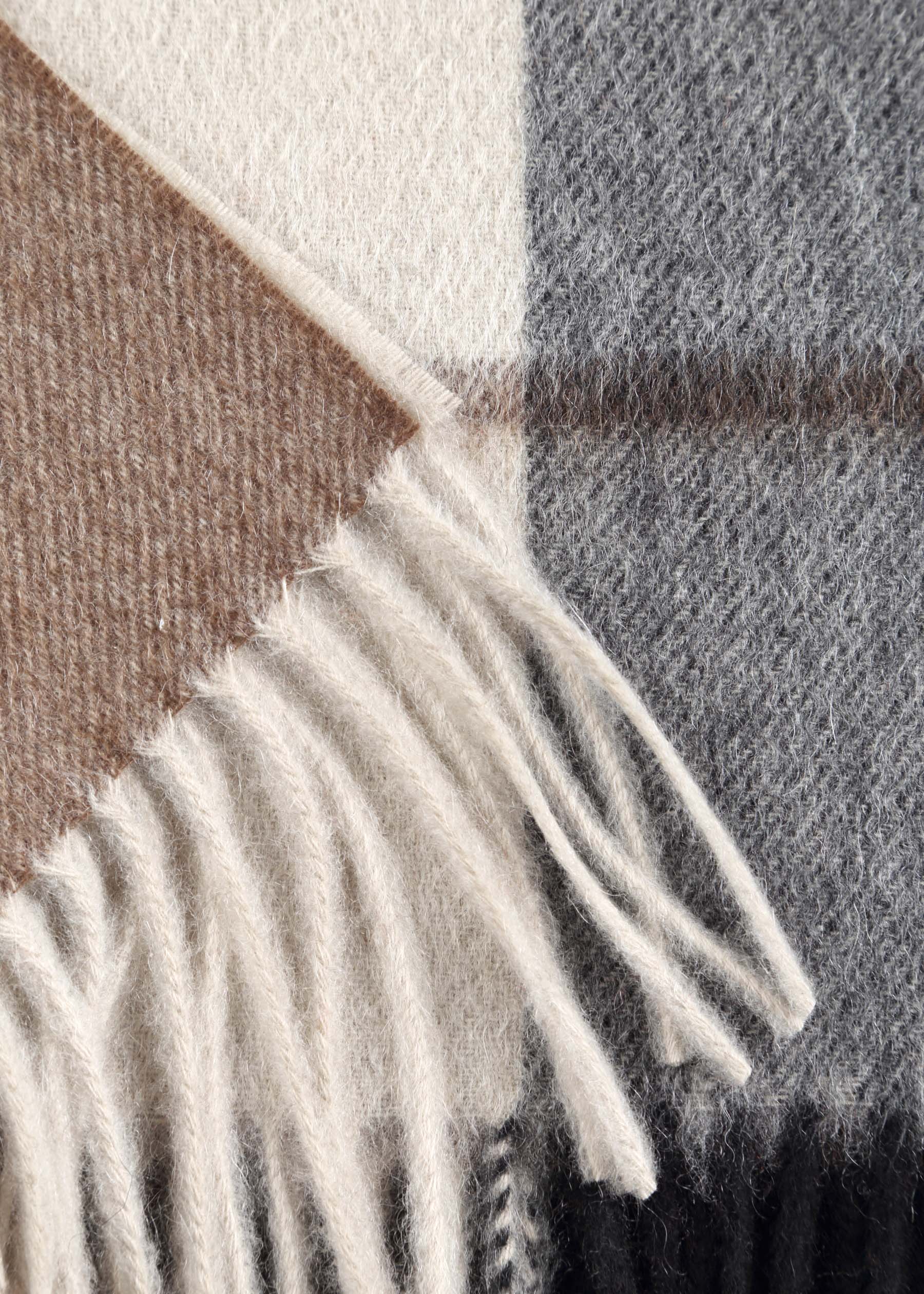 Cremisi Checked Shawl