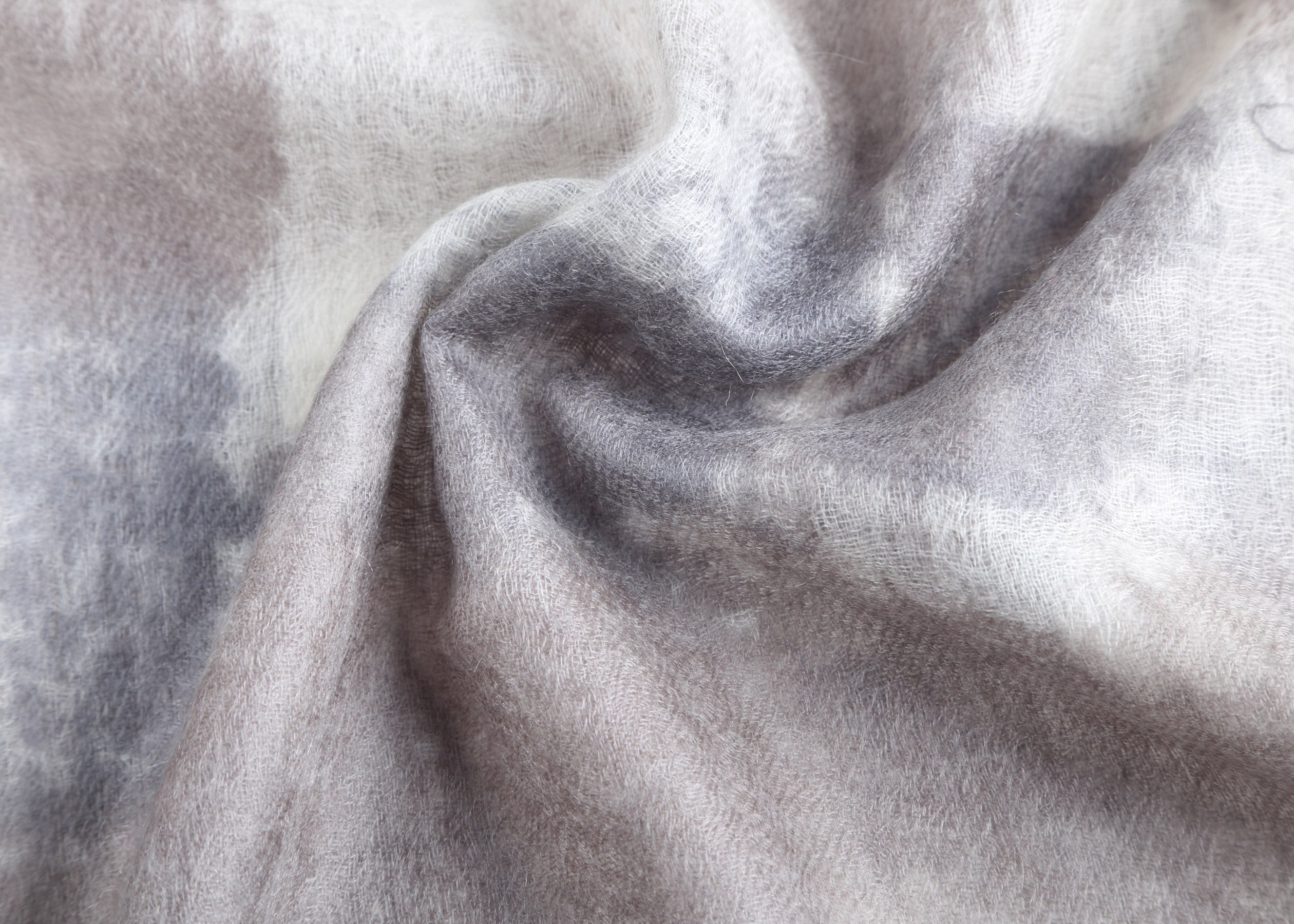 Nuvola Cashmere Shawl with Hand Drawn Print RZH-230018