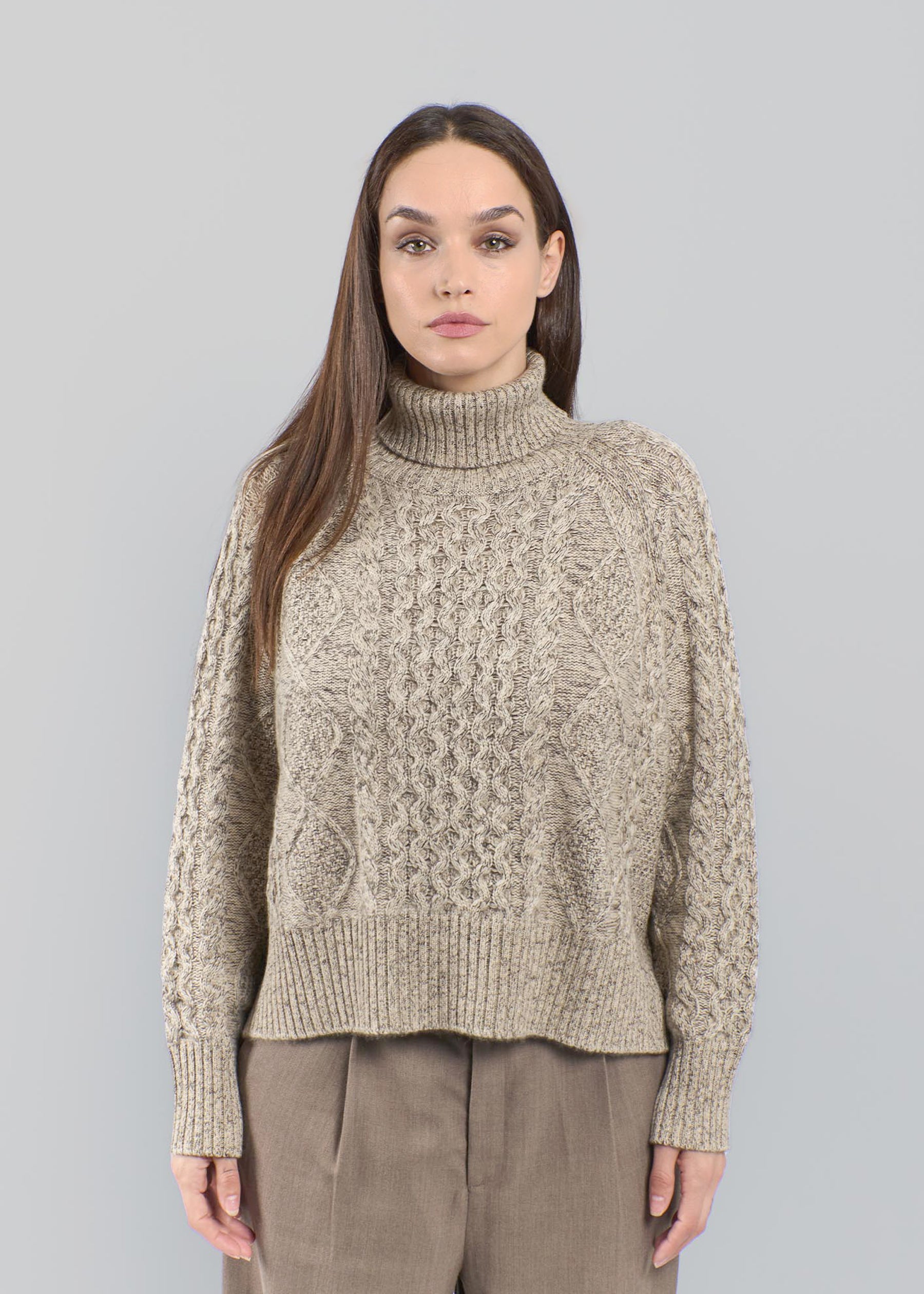 Pullover in puro cashmere con collo alto